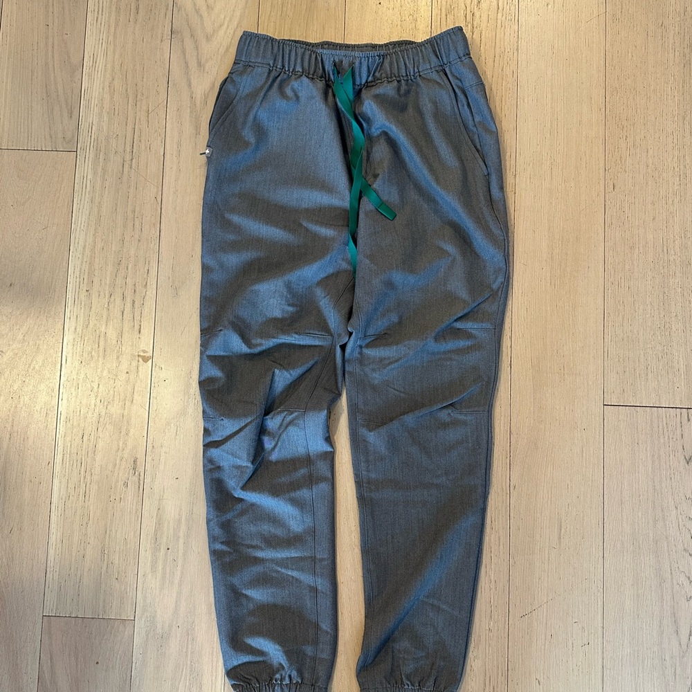 FIGS Graphite grey scrub bottoms - XS/Short